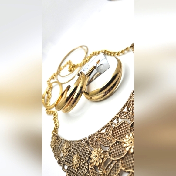 ๐ข3/$19๐ข Gold Jewelry Bundle Wear Resell Necklace Bracelets Earrings Brooch - Picture 4 of 6